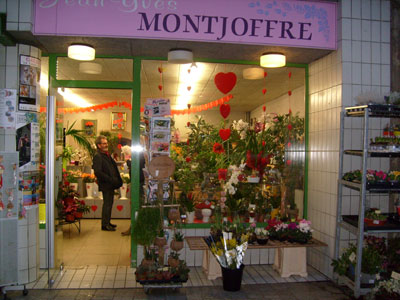 Vitrine du magasin Montjoffre fleurs  Aubusson