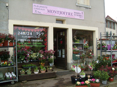 Vitrine du magasin Montjoffre fleurs  Bellegarde en Marche